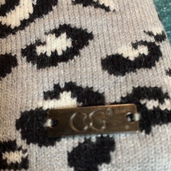 Cheetah Print Double Layered Pom Pom Beanie Hat - Picture 6 of 6